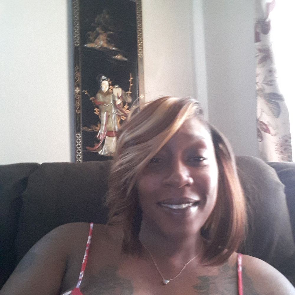 Meet your Posher, Adonia